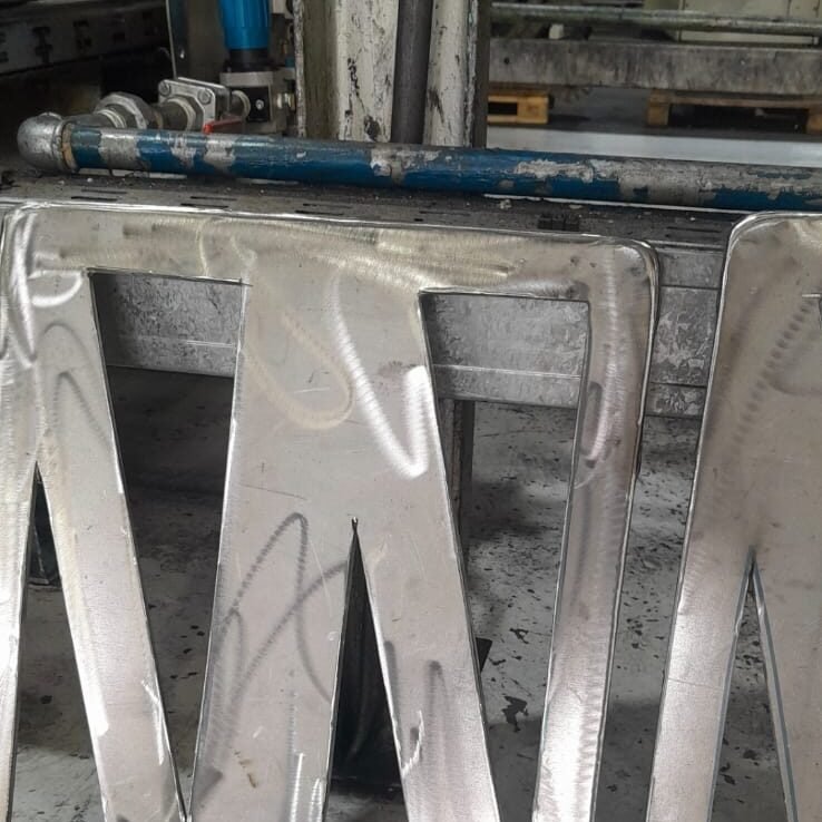 mantenimiento de horno industrial con reparación de estructura metálica y servicio técnico industrial