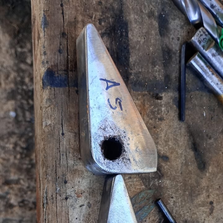 fabricación de dispositivo tipo gatillo para empujar bandejas en línea industrial frigorífica