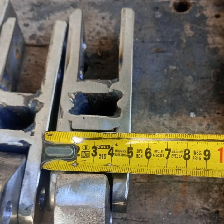 fabricación de dispositivo tipo gatillo para empujar bandejas en línea industrial frigorífica