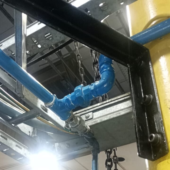 instalación de cañerías para aire comprimido industrial en planta SKF
