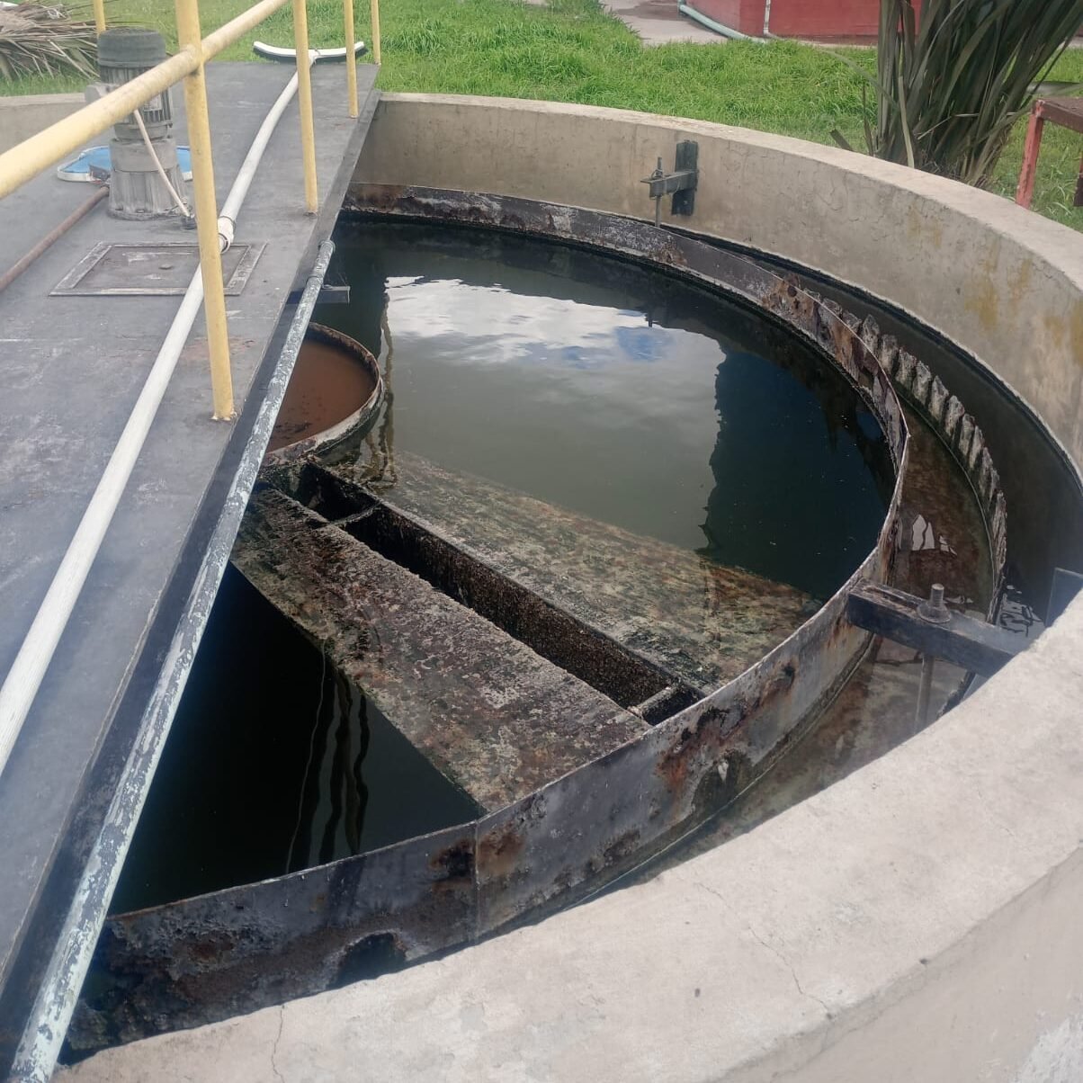 recambio de corona en sistema de planta de efluentes industrial SKF con mantenimiento mecánico
