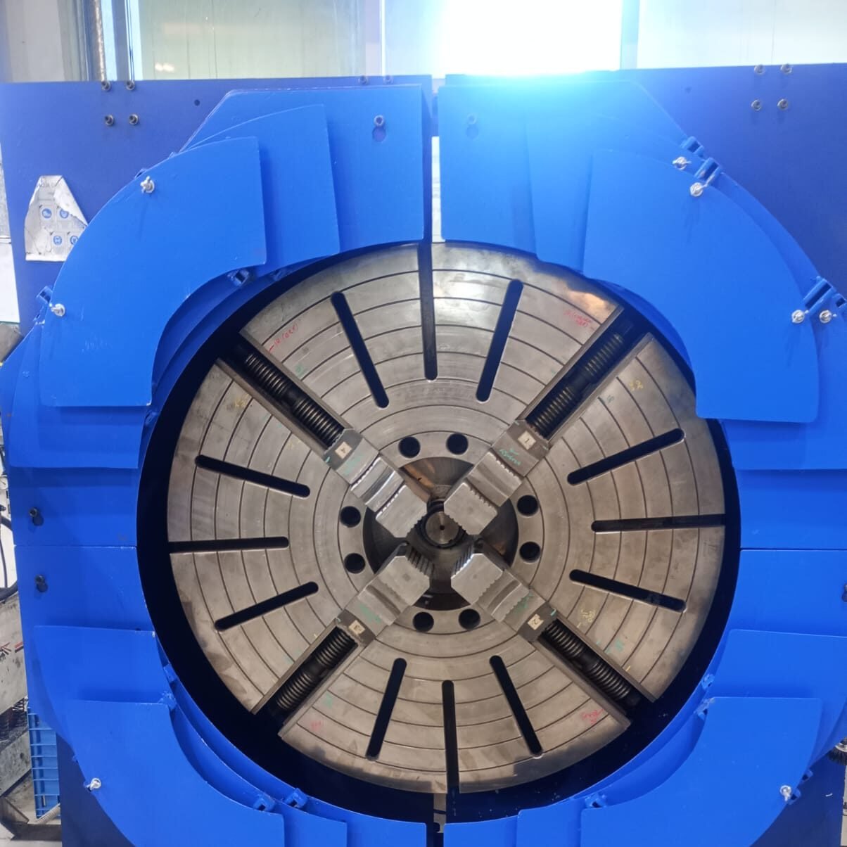 protección metálica para tornos industriales con resguardo de seguridad en maquinaria