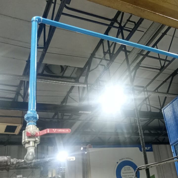 instalación de cañerías para aire comprimido industrial en planta SKF