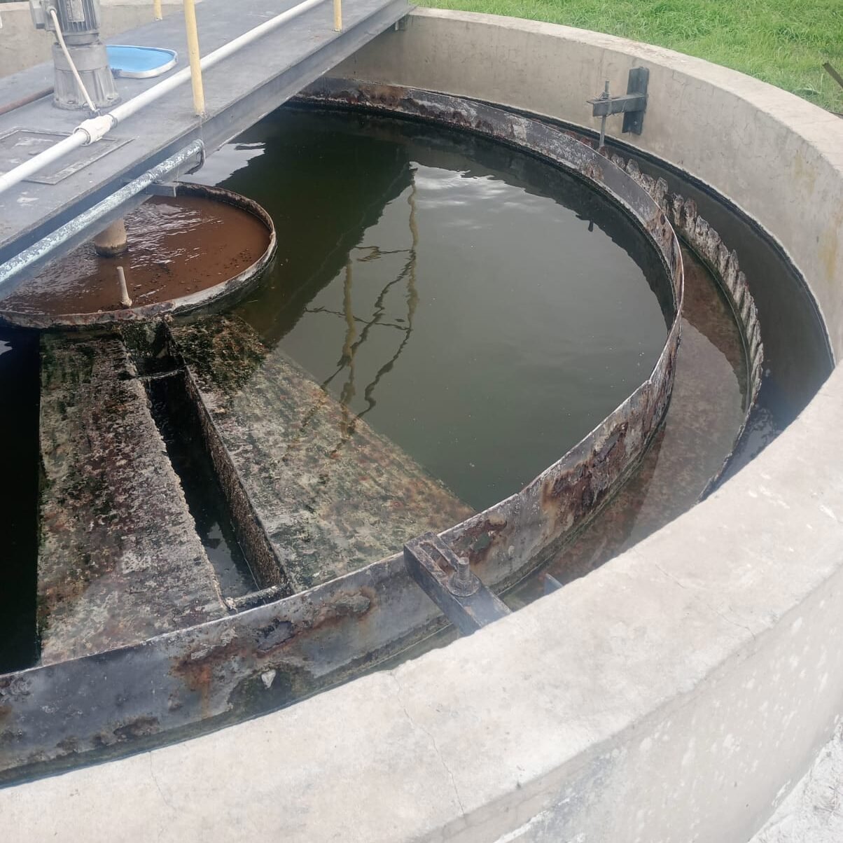 recambio de corona en sistema de planta de efluentes industrial SKF con mantenimiento mecánico