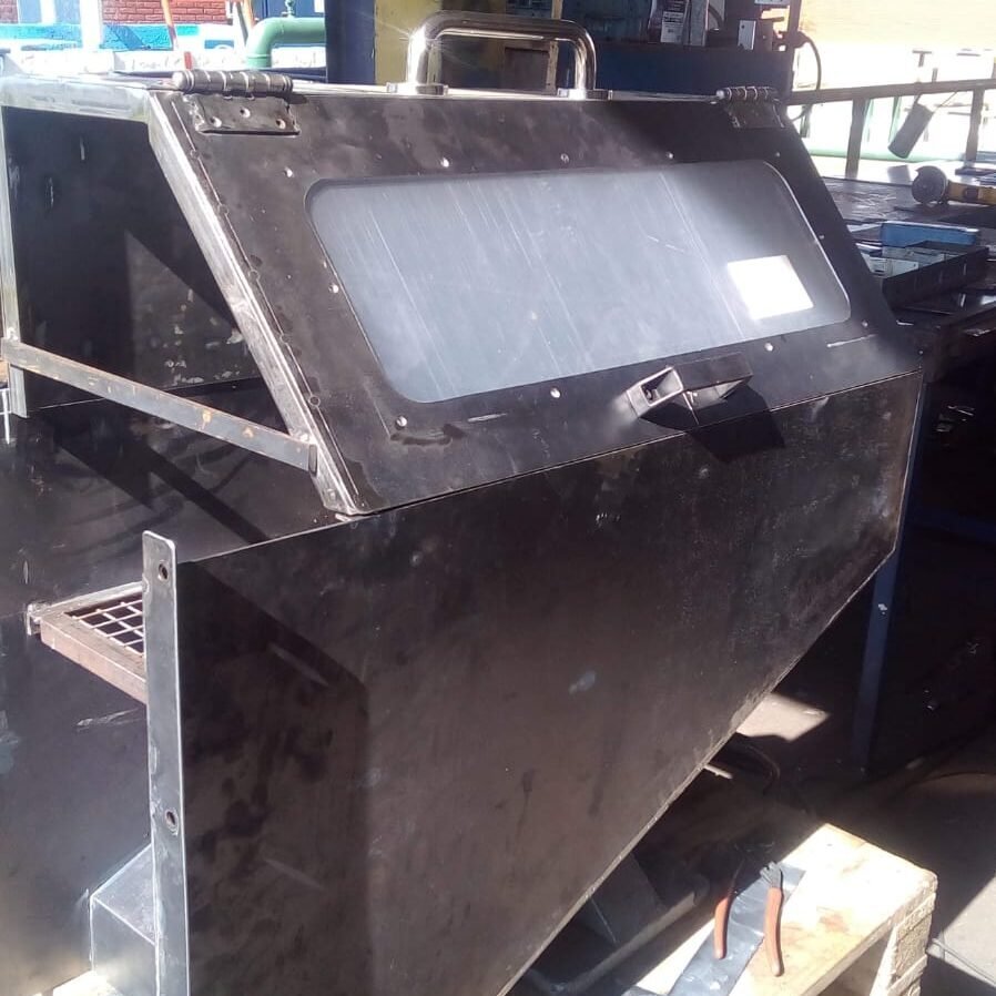 cerramiento de chapa y aluminio con estructura metálica para instalaciones industriales