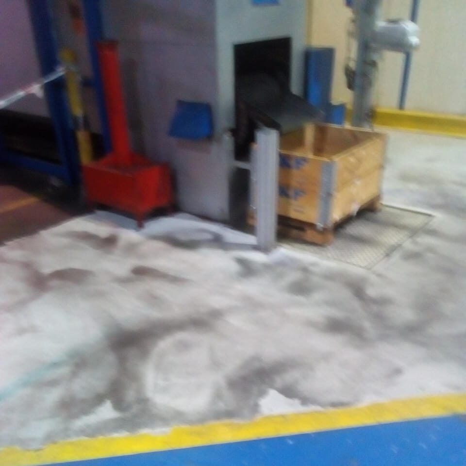 pintura de pisos industriales en planta SKF con recubrimiento resistente y señalización