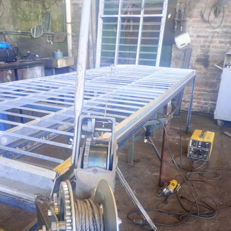 reparación de bandejas industriales en frigorífico con mantenimiento de estructuras metálicas